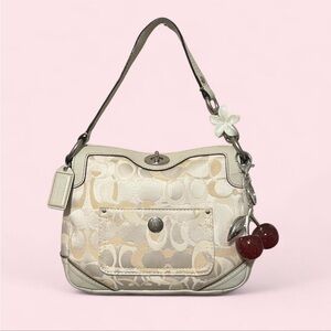 coach optic cream turnlock bag 🤍